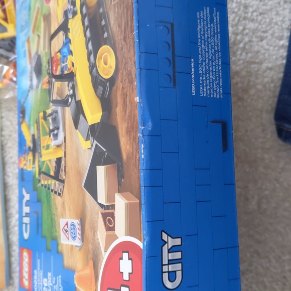 LEGO City Construction Bulldozer Set #60252 - Picture 5 of 8